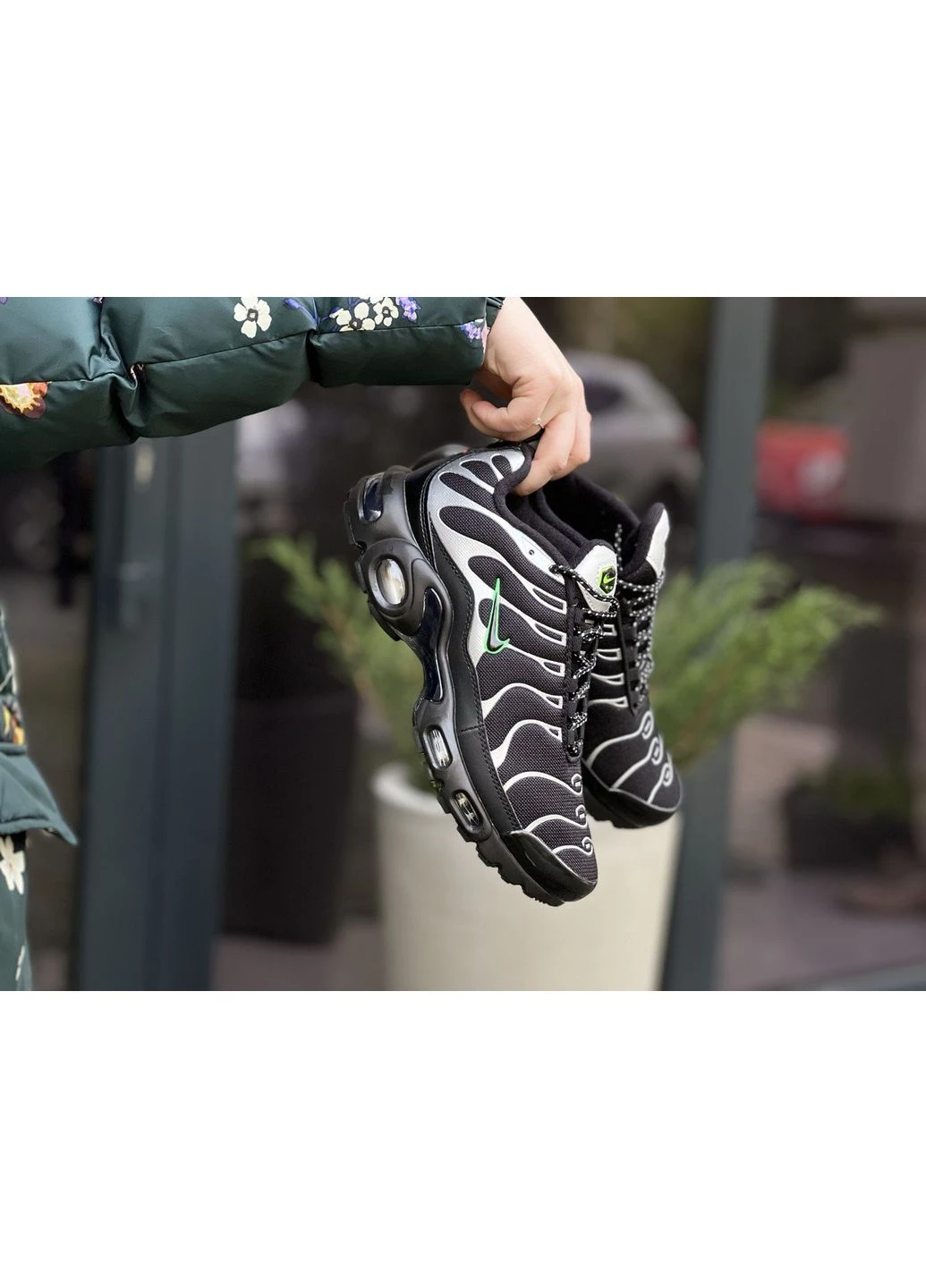 Черные демисезонные кроссовки мужские nike air max plus tn black silver green найк аир макс тн плюс черные No Brand