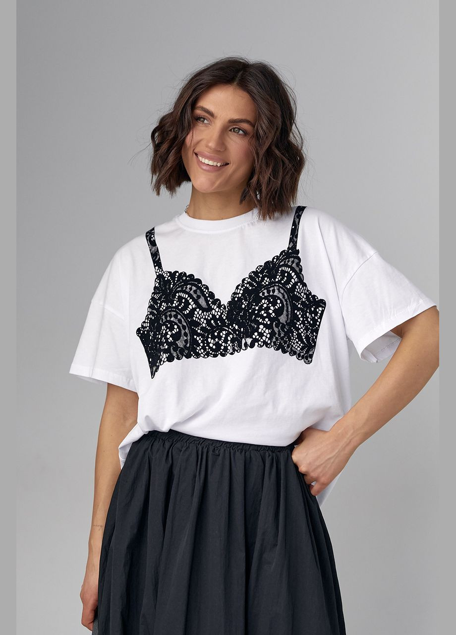 Черно-белая летняя футболка oversize украшенная принтом в виде кружевного лифа - бежевый Lurex