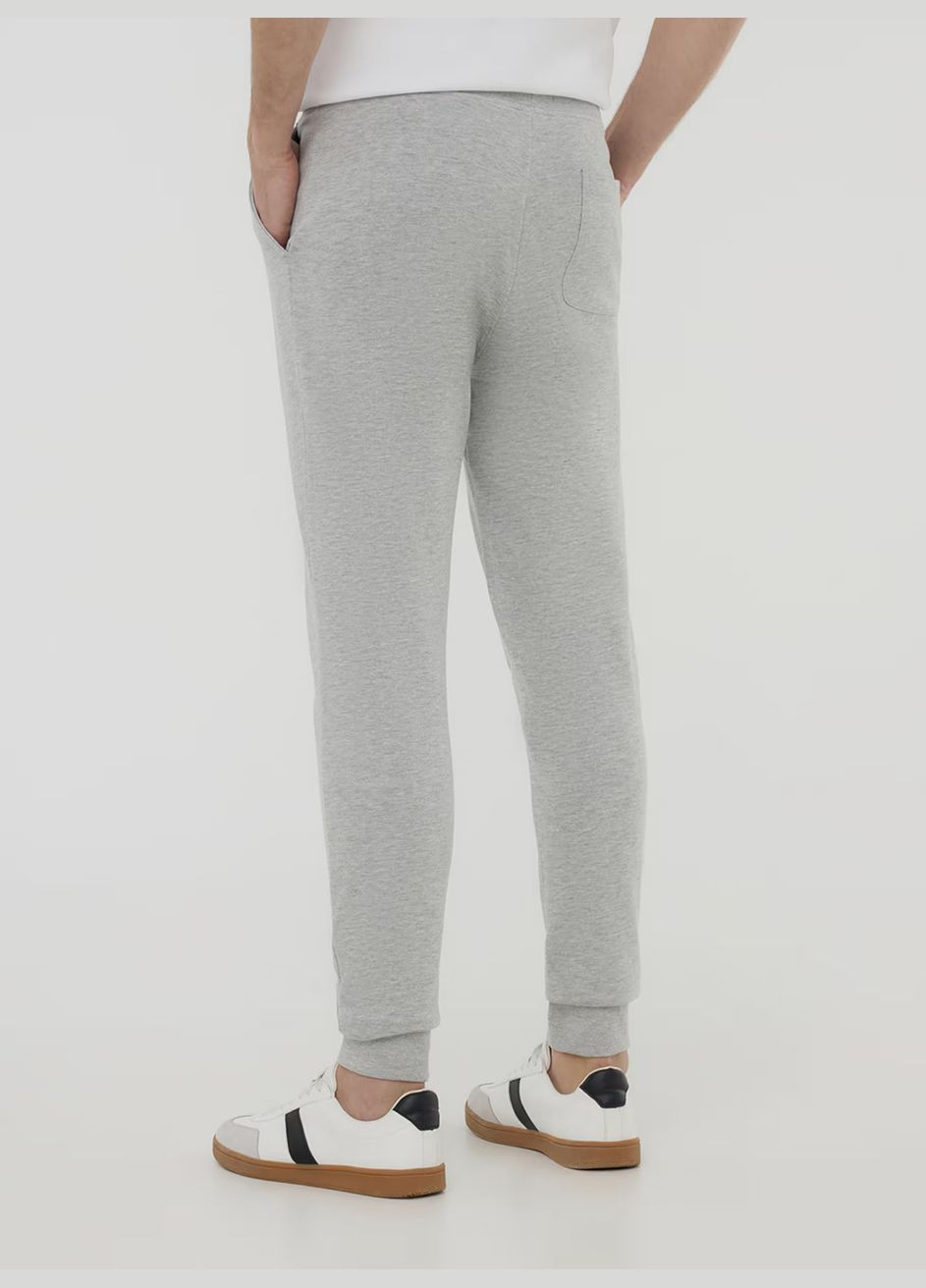 Светло-серые демисезонные брюки Terranova