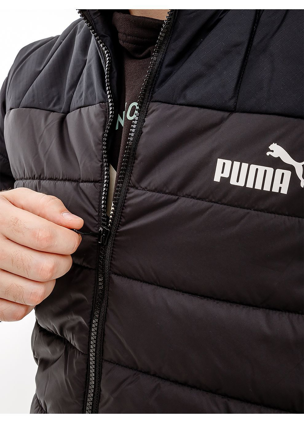 Черная демисезонная мужская куртка ess+ padded jacket черный Puma
