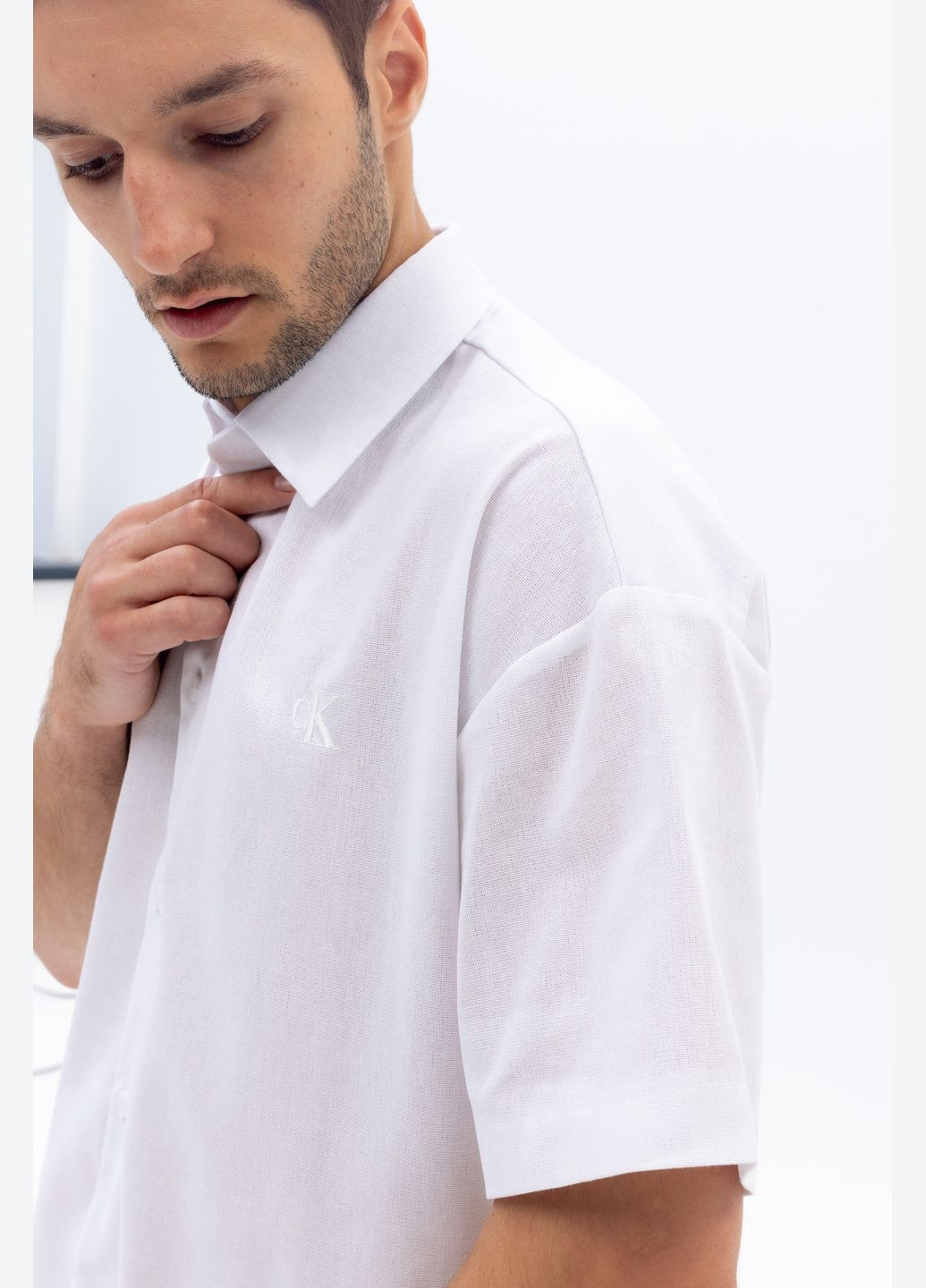 Білий літній льняний кежуал костюм з лого ск з сорочкою, брючний Vakko