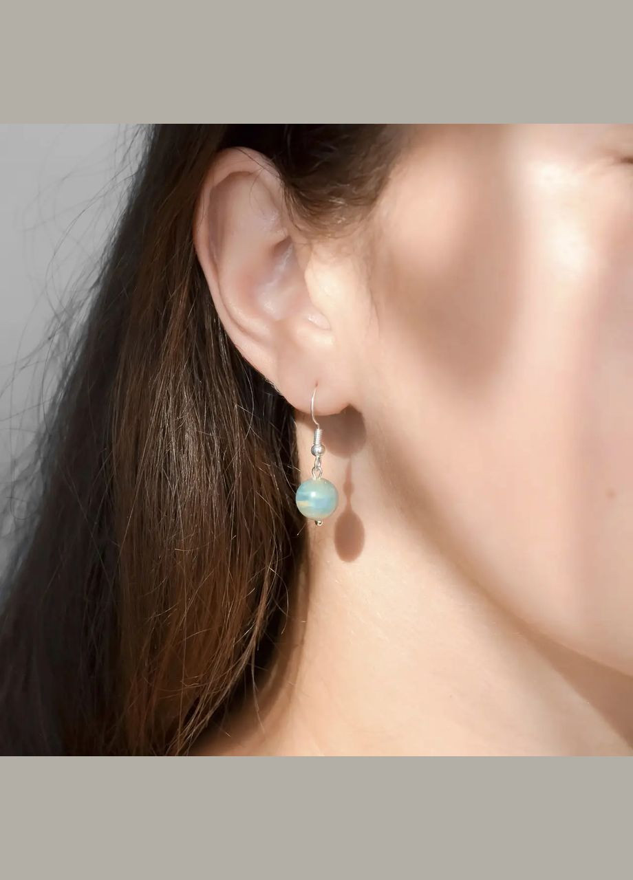 Серьги натуральный камень Аквамарин гладкий шарик, швенза цвет серебро фур-ра гип-ный сплав d-10мм L-30мм No Brand Підвіски (305593773)