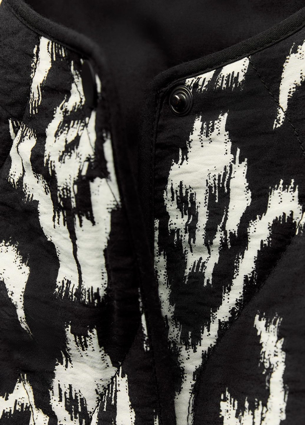 Черный женский жакет Zara с абстрактным узором - демисезонный