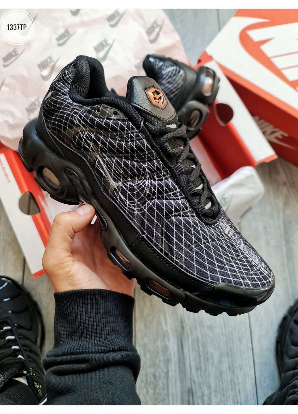 Чорні Осінні кросівки чоловічі nike air max plus tn black web найк аір макс тн плюс No Brand