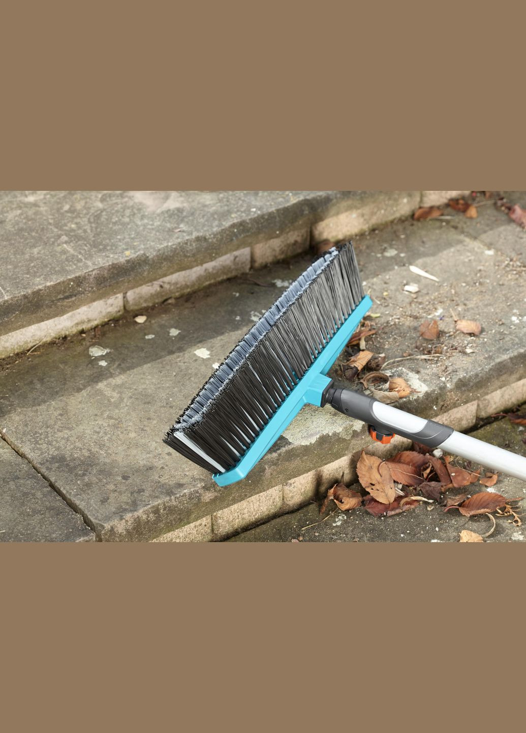 Щетка для уборки во дворе и доме Combisystem 45 см с деревянной ручкой 130 см (0362236) Gardena (304770578)