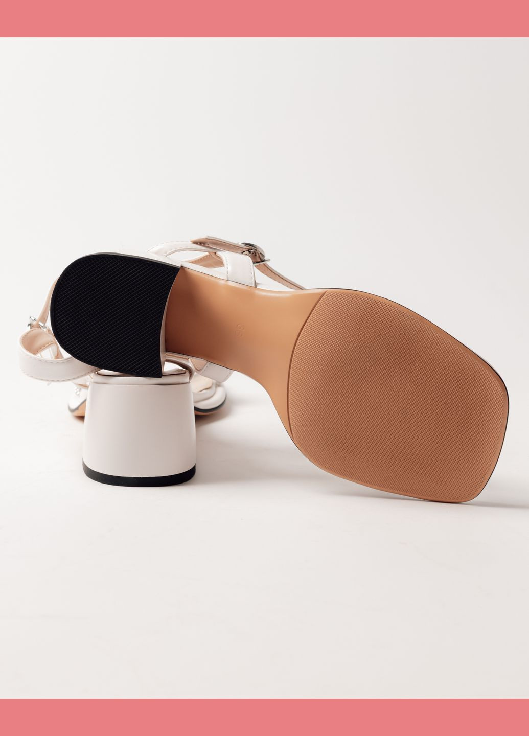 Белые босоножки на каблуке пряжка стразы aifоrmaria белые кожа Aiformaria с ремешком со стразами