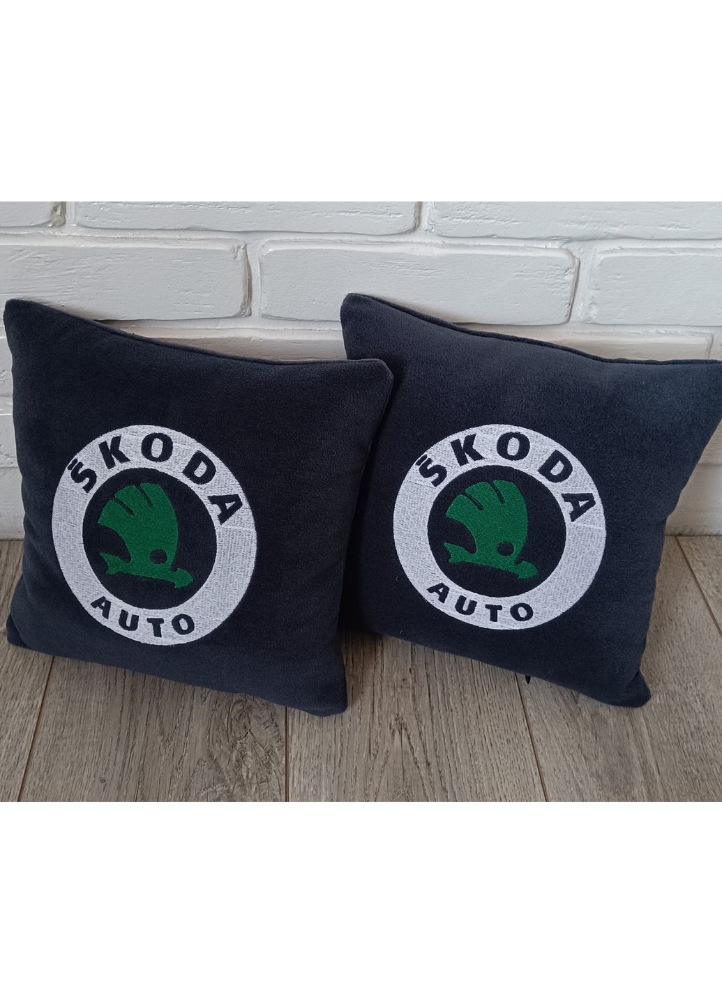 Набор для автомобиля 2 подушки+плед в чехле с вышивкой "SKODA" No Brand (369717500)