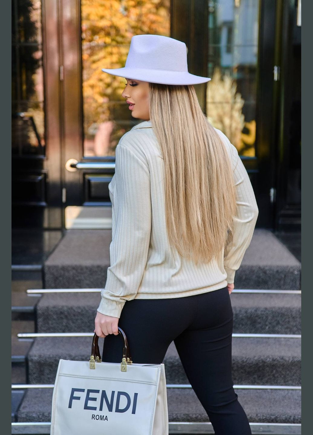 Бежевый демисезонный джемпер з хомутом тедди бежевый 56 Tatiana