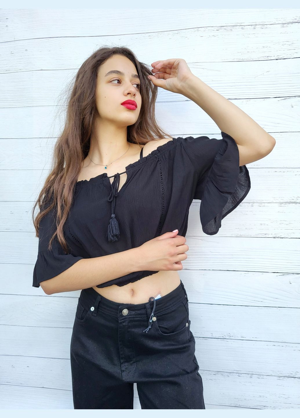 Чёрная блузка женская укороченная со вставками перфорации No Brand