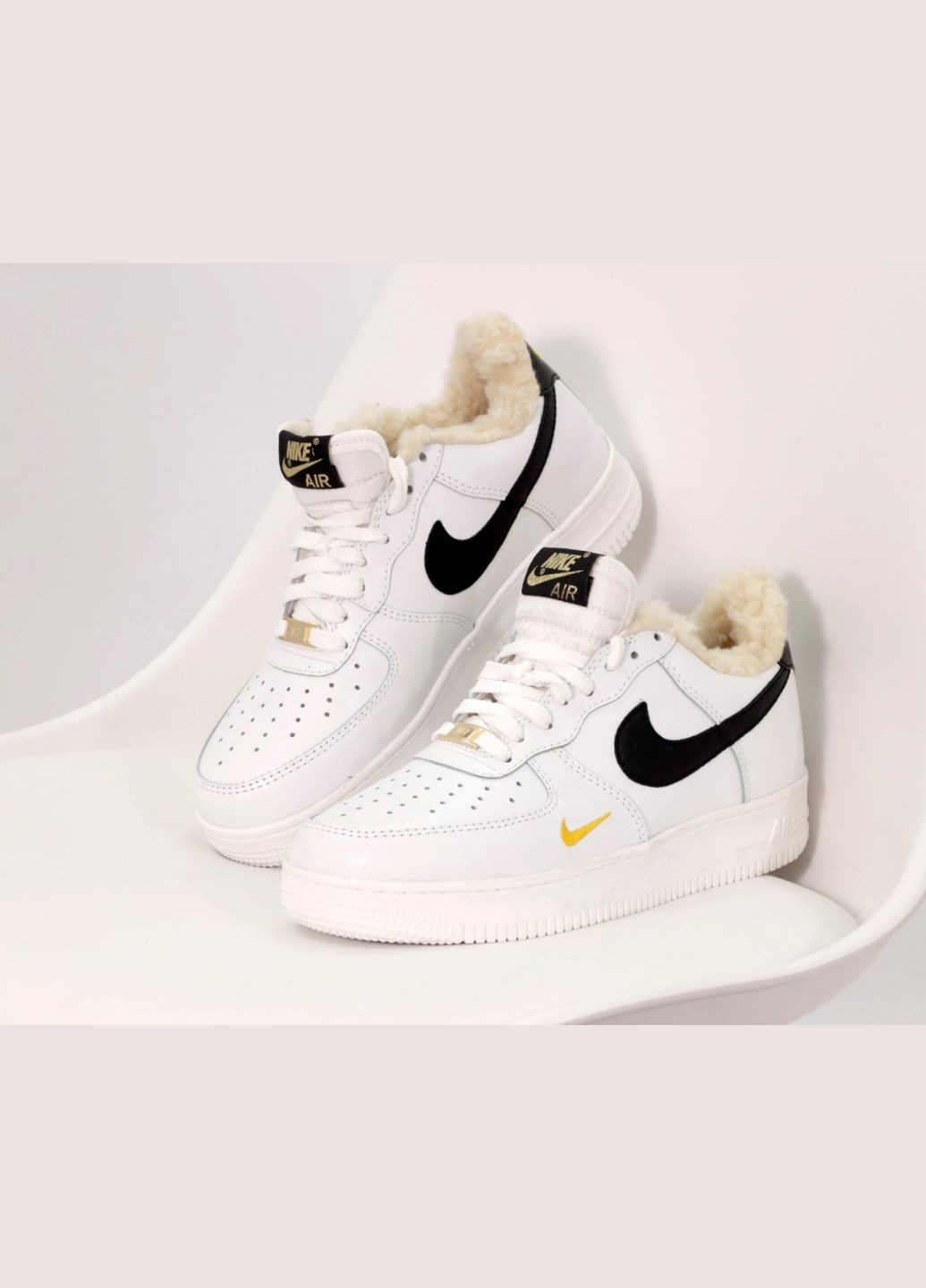 Кросівки зимові жіночі і чоловічі Nike Air Force 1 mini swoosh winter low white fur | Найк Аір Форс 1 низькі білі з хутром No Brand білі зими (309006020)