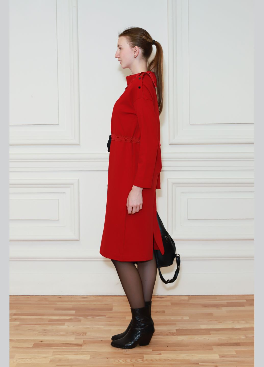 Красное деловое, кэжуал вискозное красное платье в деловом стиле гаурда Dolcedonna