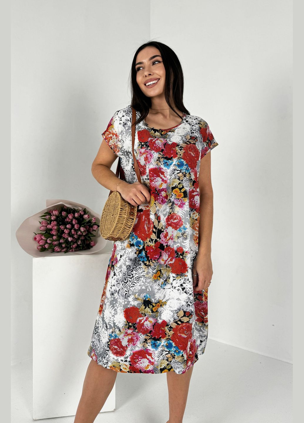 Комбинированное повседневный, кэжуал нежное стильное белое платье футболка с цветочным принтом платье-футболка INNOE с цветочным принтом