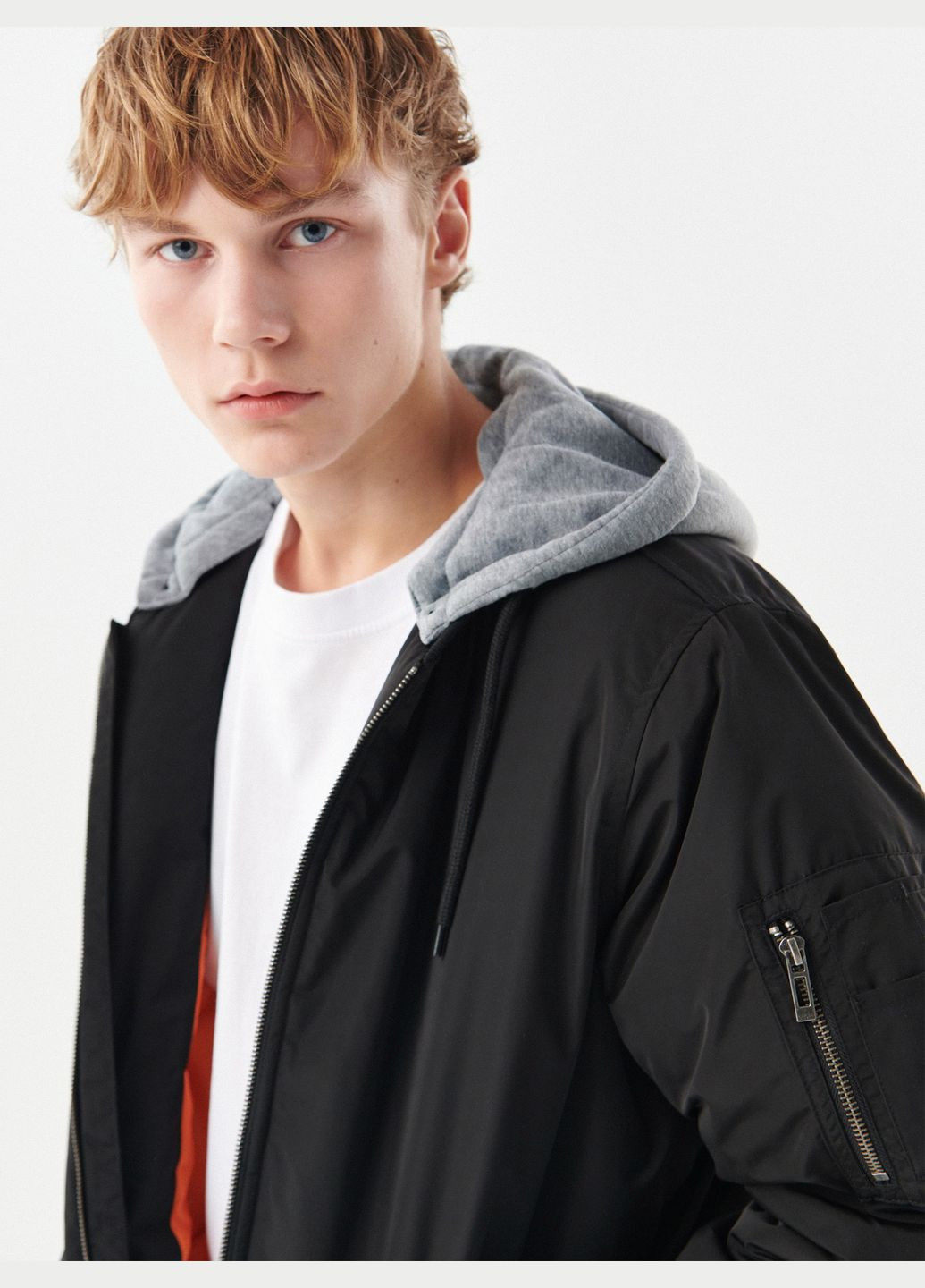 Бомбер чоловічий чорний утеплений Cropp на блискавці (347317610)