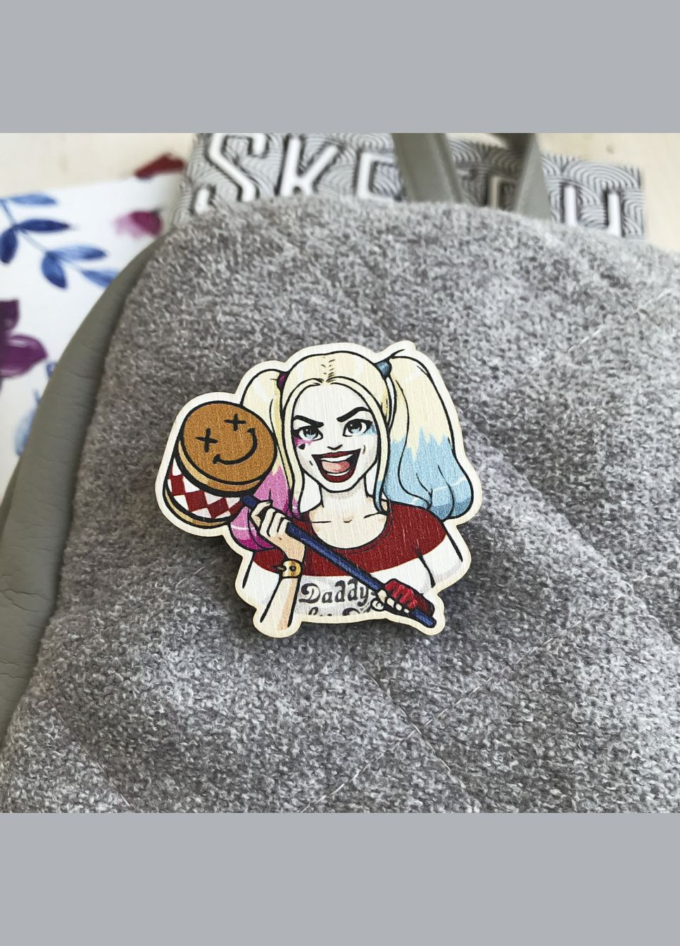 Значок из дерева "Харли Квин" Cozy-Up (291162250)