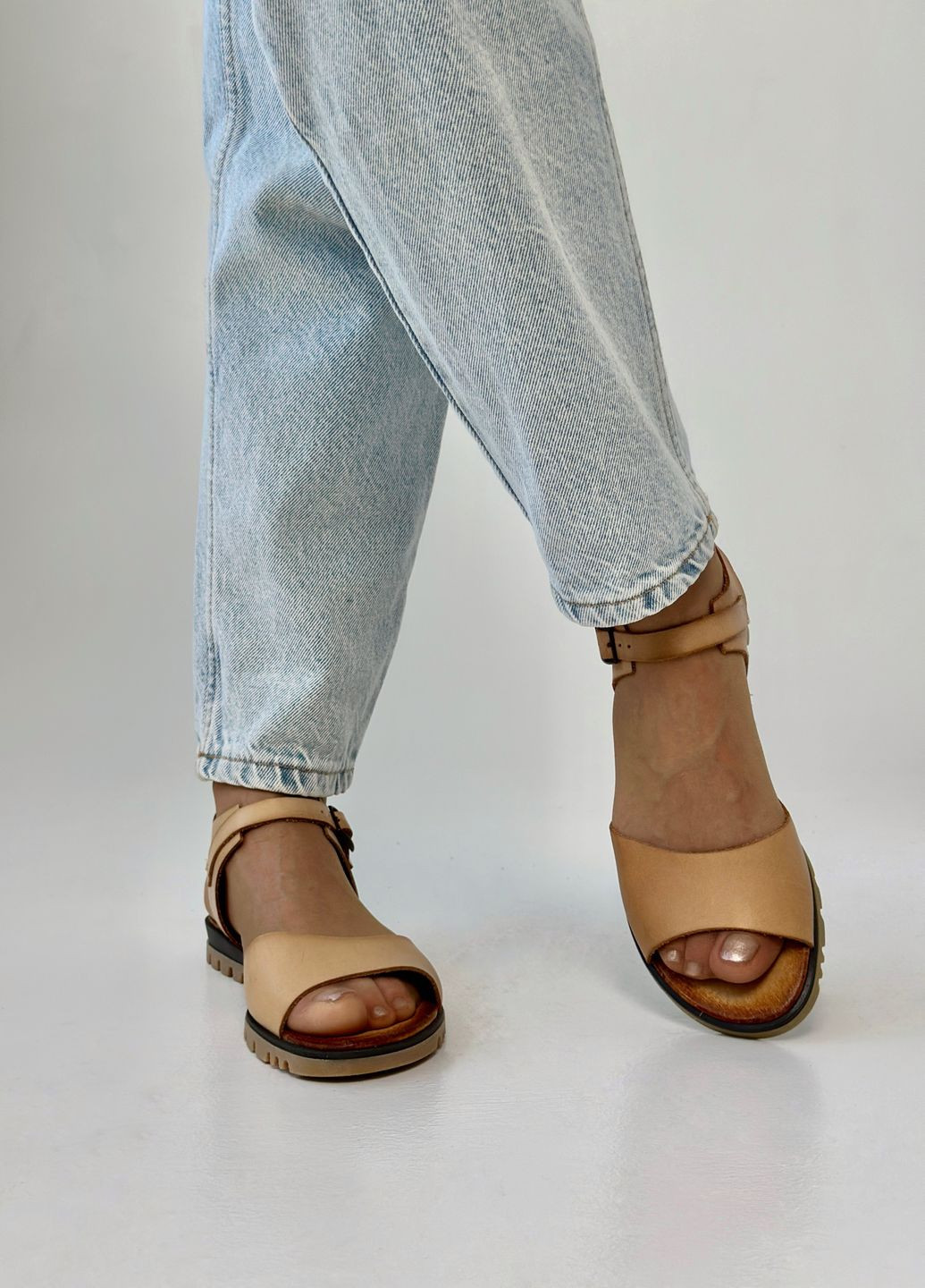 Светло-бежевые босоножки женские кожаные Aspena