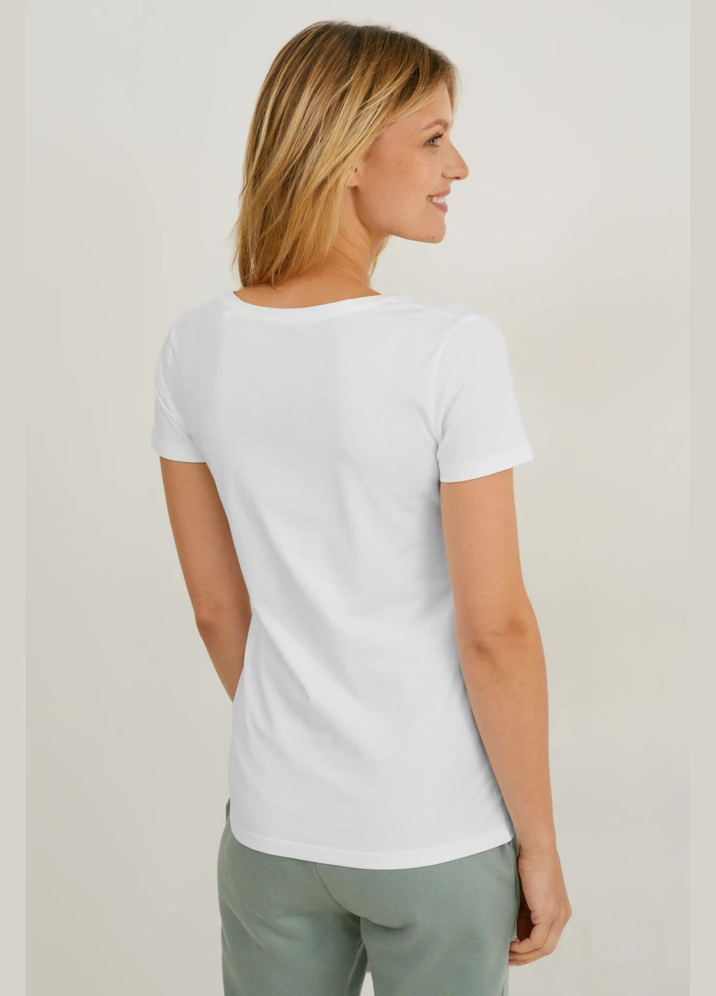 Біла літня футболка з бавовни C&A
