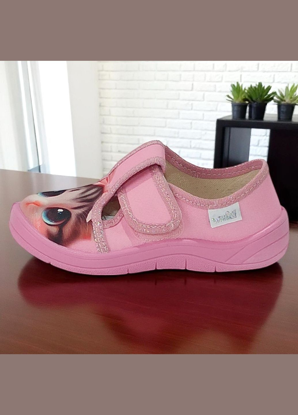 Розовые ортопедические закрытые тапочки для девочки в садик сменка на липучке валди Waldi