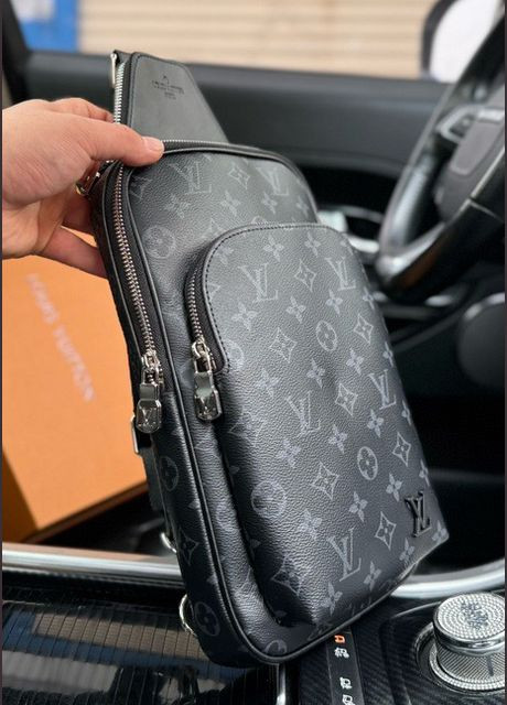 Чоловіча нагрудна сумка Louis Vuitton чорна No Brand (305849046)