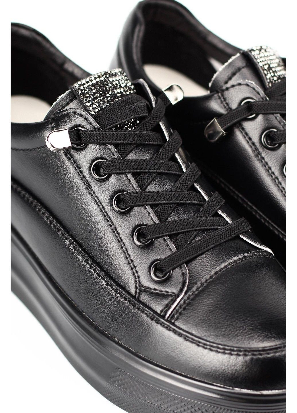 Черные демисезонные женские кроссовки 1100174 Buts