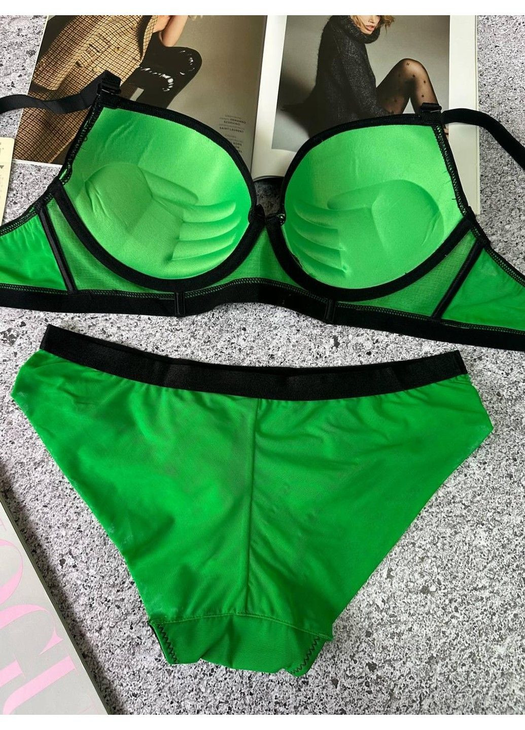 Зеленый идеальный комплект ажурный бюстгальтер и трусики на средней посадке зеленый Weiyesi