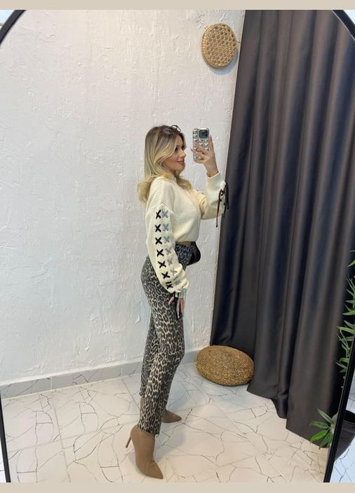 Бежевый стильный вязаный стильный свитер с разноцветными шнурами на рукавах бежевый. You Best