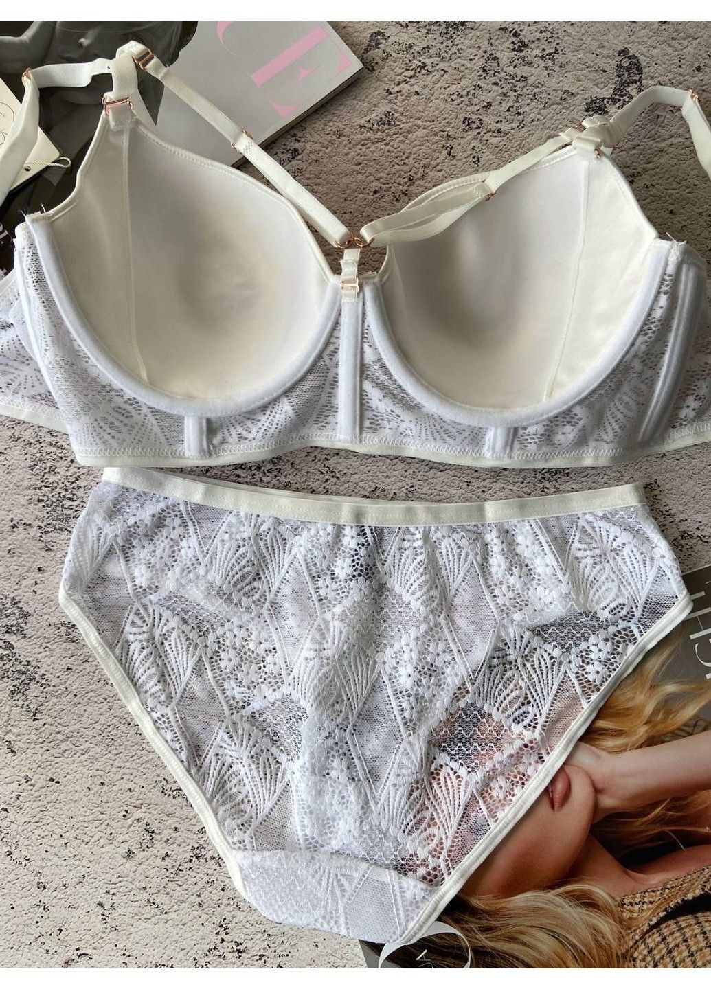 Білий комплект жіночої білизни з портупеями білий Weiyesi