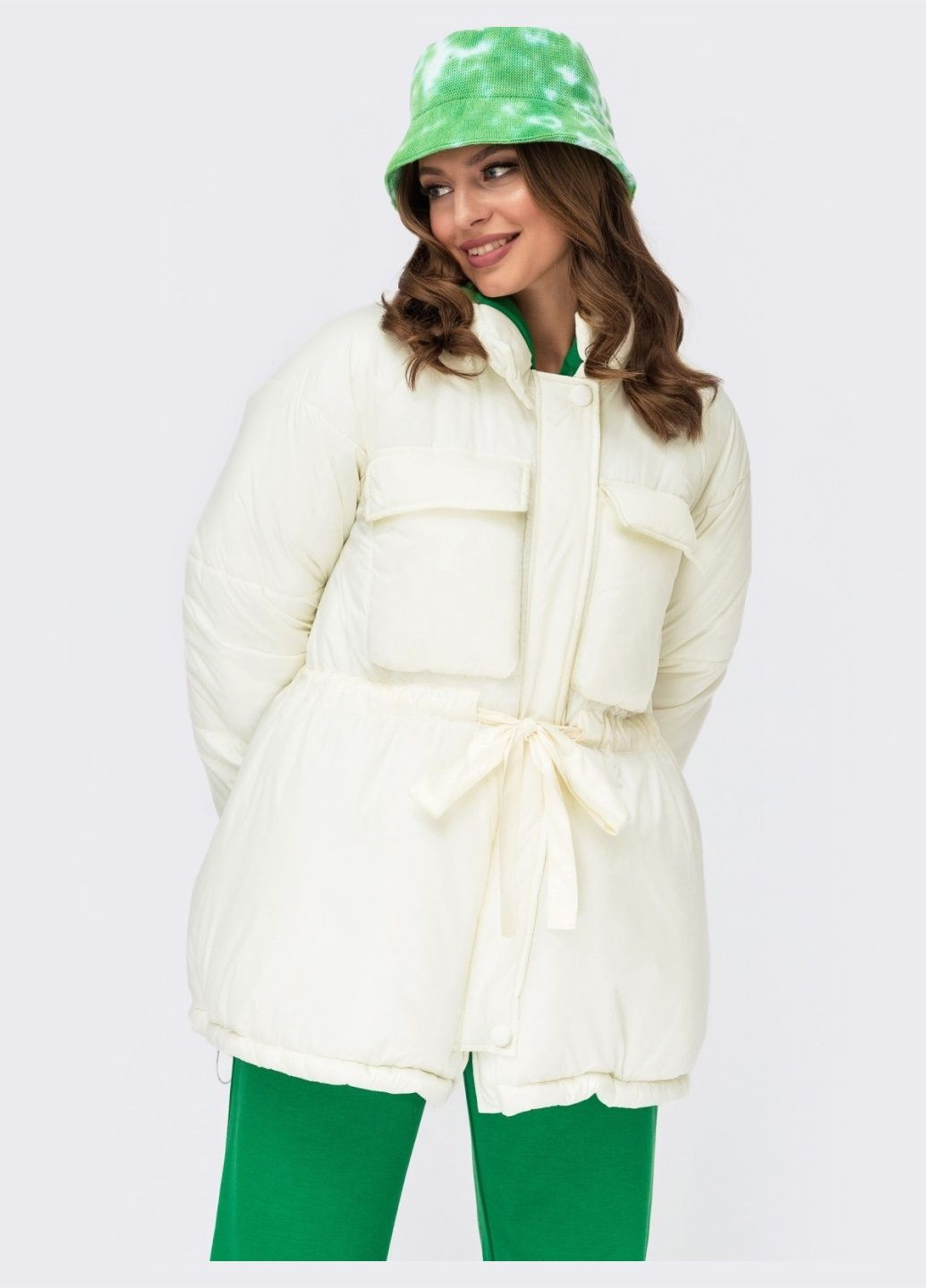 Молочная зимняя зимняя куртка молочного цвета с накладными карманами Dressa