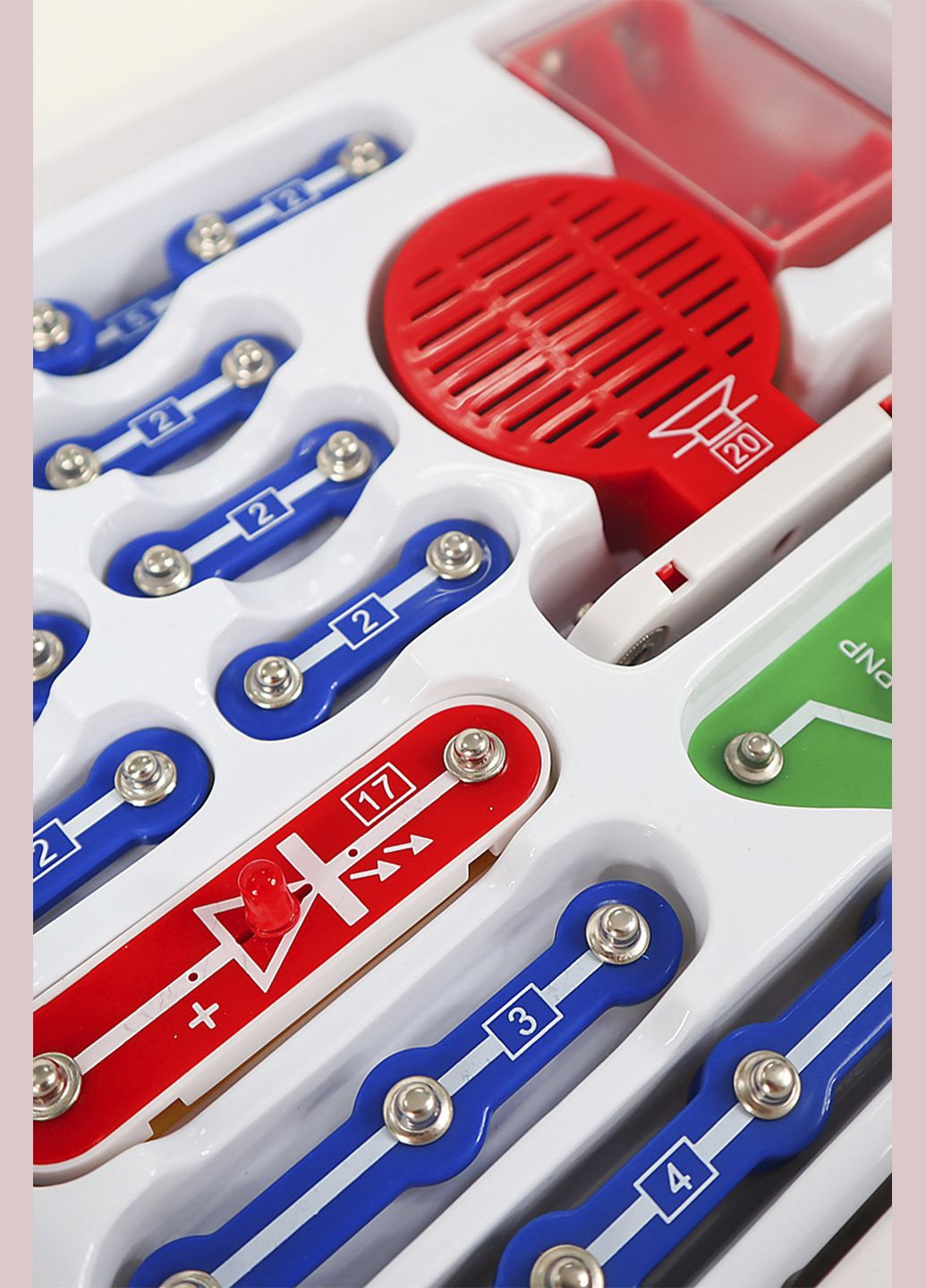 Электронный конструктор 'ПЕРВЫЕ ШАГИ В ЭЛЕКТРОНИКЕ' цвет разноцветный CB-00265139 DOKA (314891727)