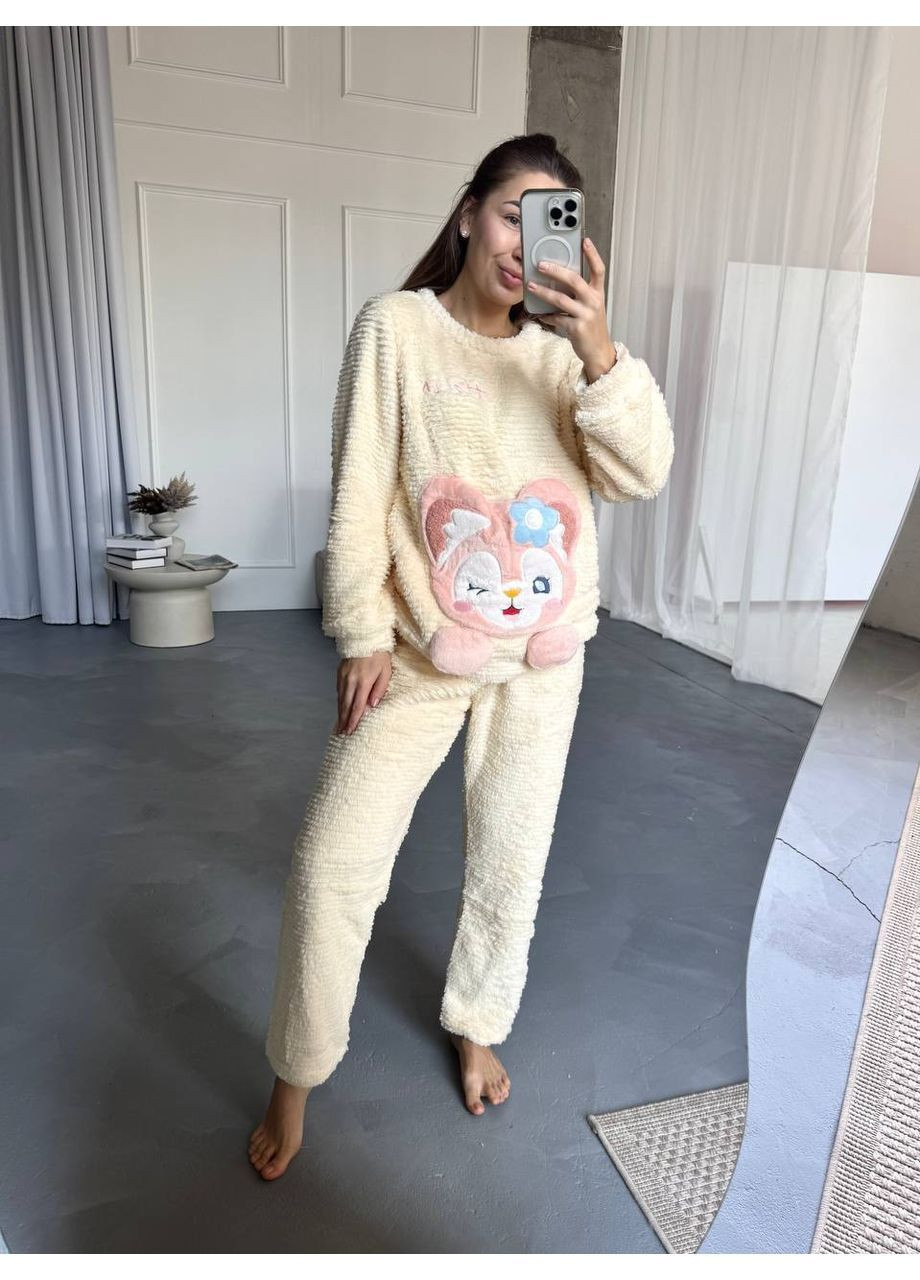 Бежевая женская махровая пижама Osoblyva