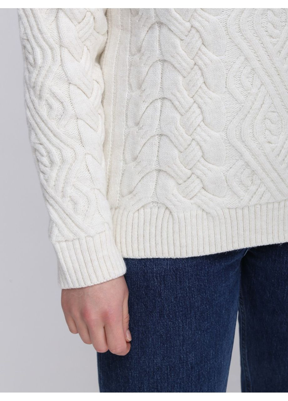 Молочний зимовий светр жіночий молочний теплий з горлом та косами Pulltonic Пряма