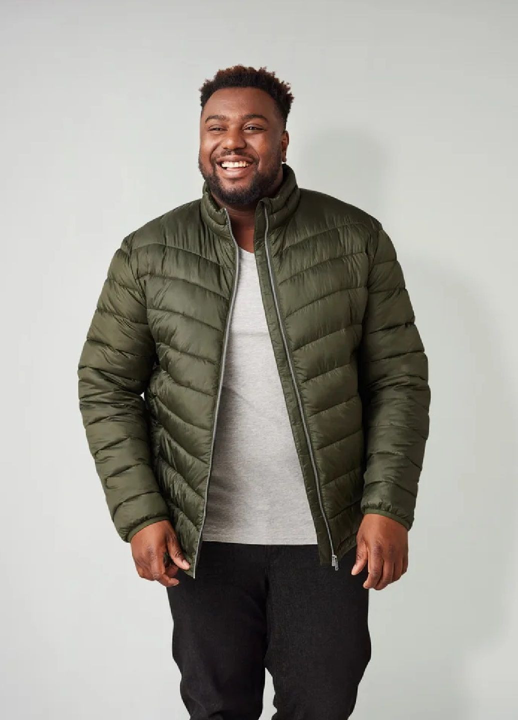 Зеленая демисезонная куртка ультралегкая и водо и ветроотталкивающая Livergy