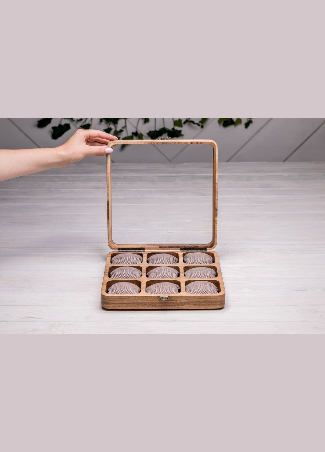 Скринька для наручних годинників зі скляною кришкою EcoWalnut (295443816)