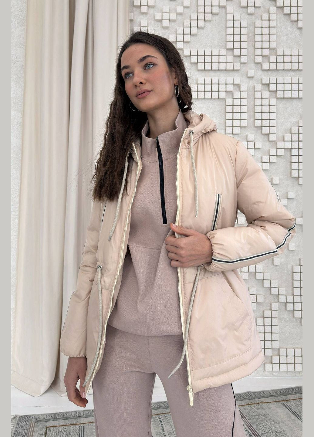 Молочная демисезонная куртка Nenka