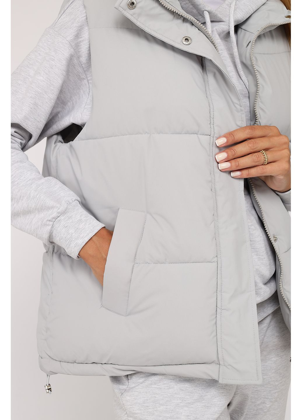 Утепленный женский жилет цвет светло-серый ЦБ-00277849 Yuki (353686369)