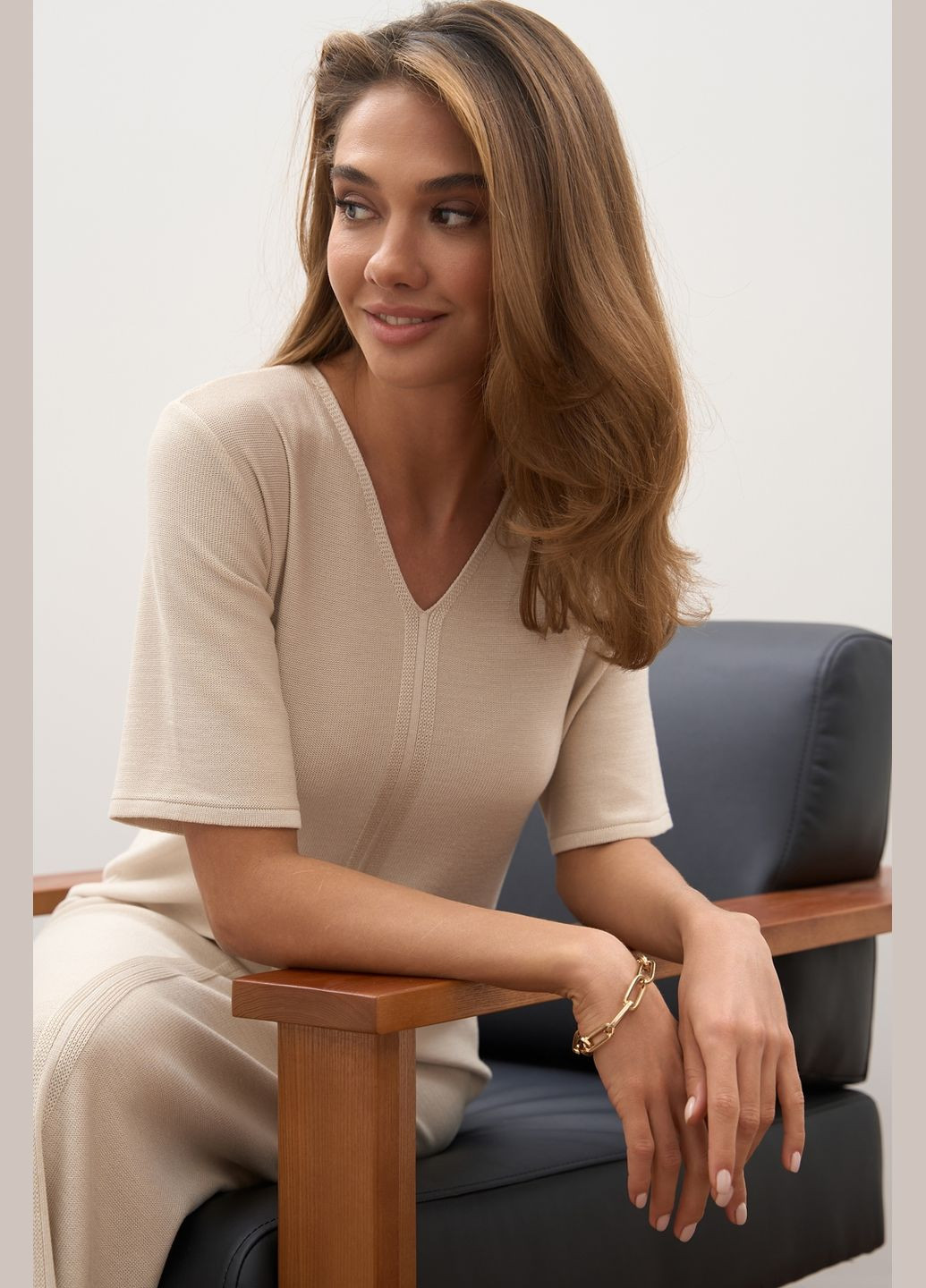 Перлова елегантна сукня міді прямого крою Triko Bakh однотонна