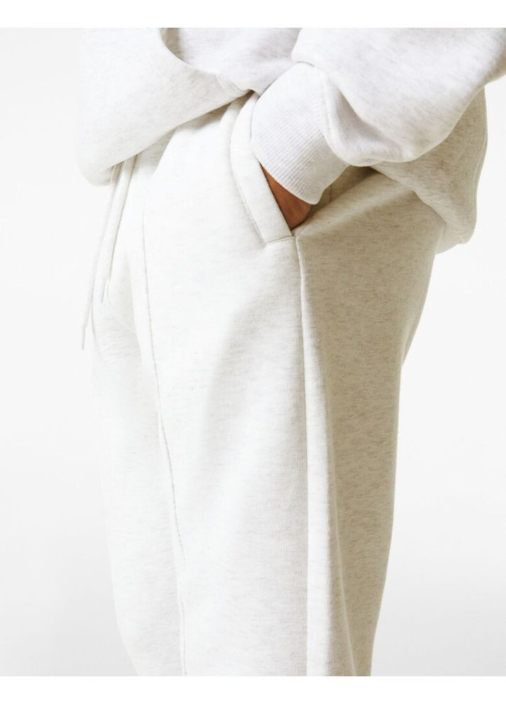 Светло-серые демисезонные брюки Bershka