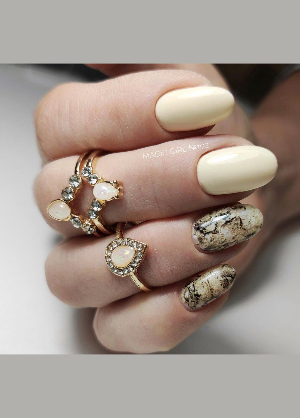 Гель-лак 102 банан 8 мл Magic Girl (303635412)