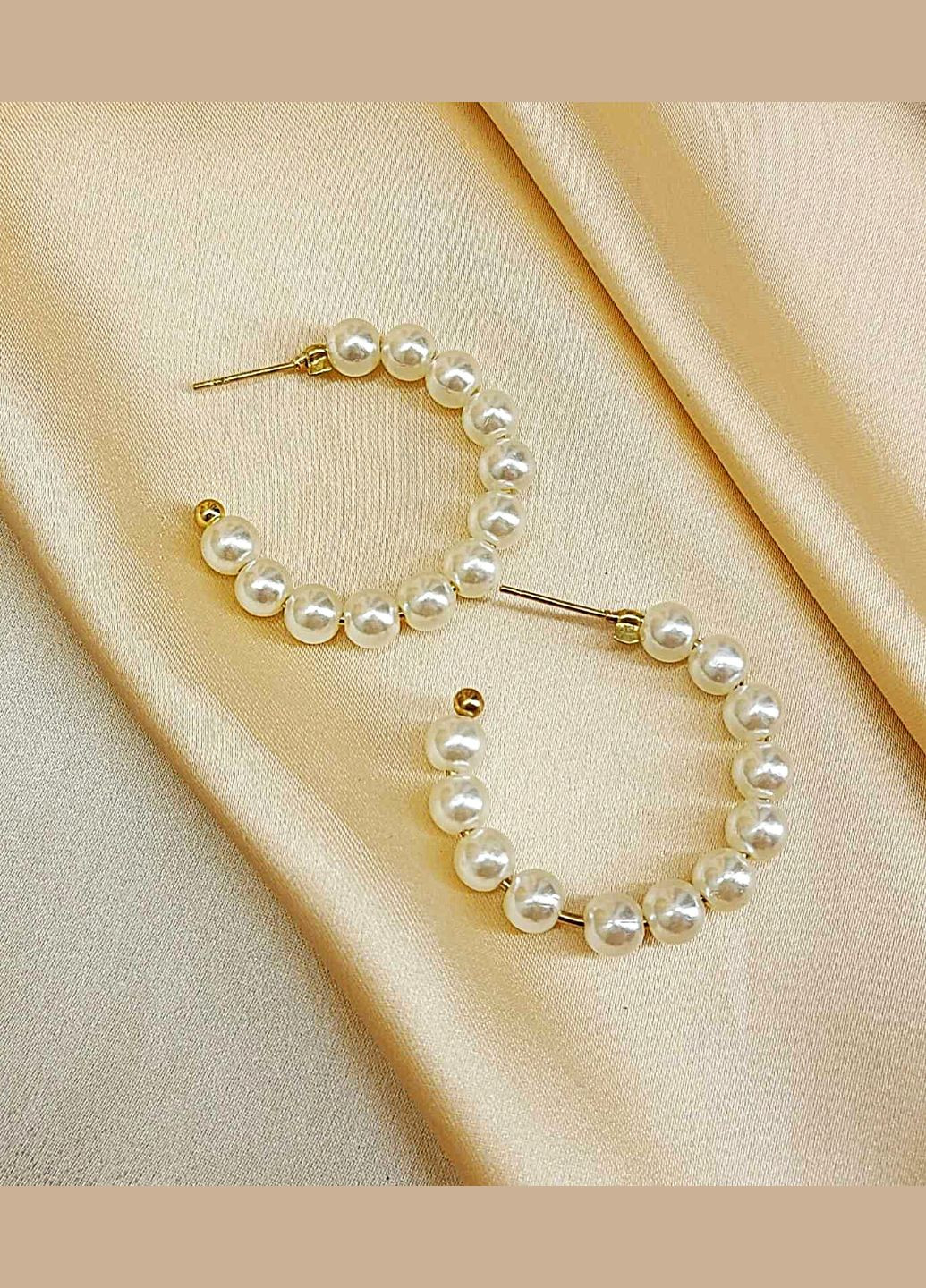 Сережки жіночі Середні кільця в намистинах No Brand (347608720)