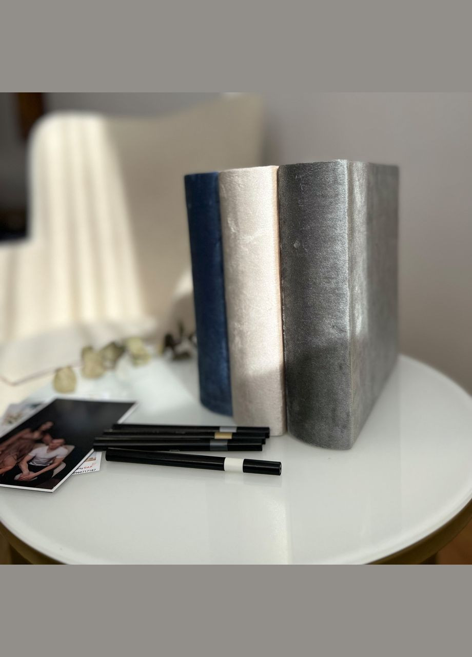 Бежевый велюровый фотоальбом с тиснением "Росток" - до 200 фото 10×15 см Your Magnets (338861573)