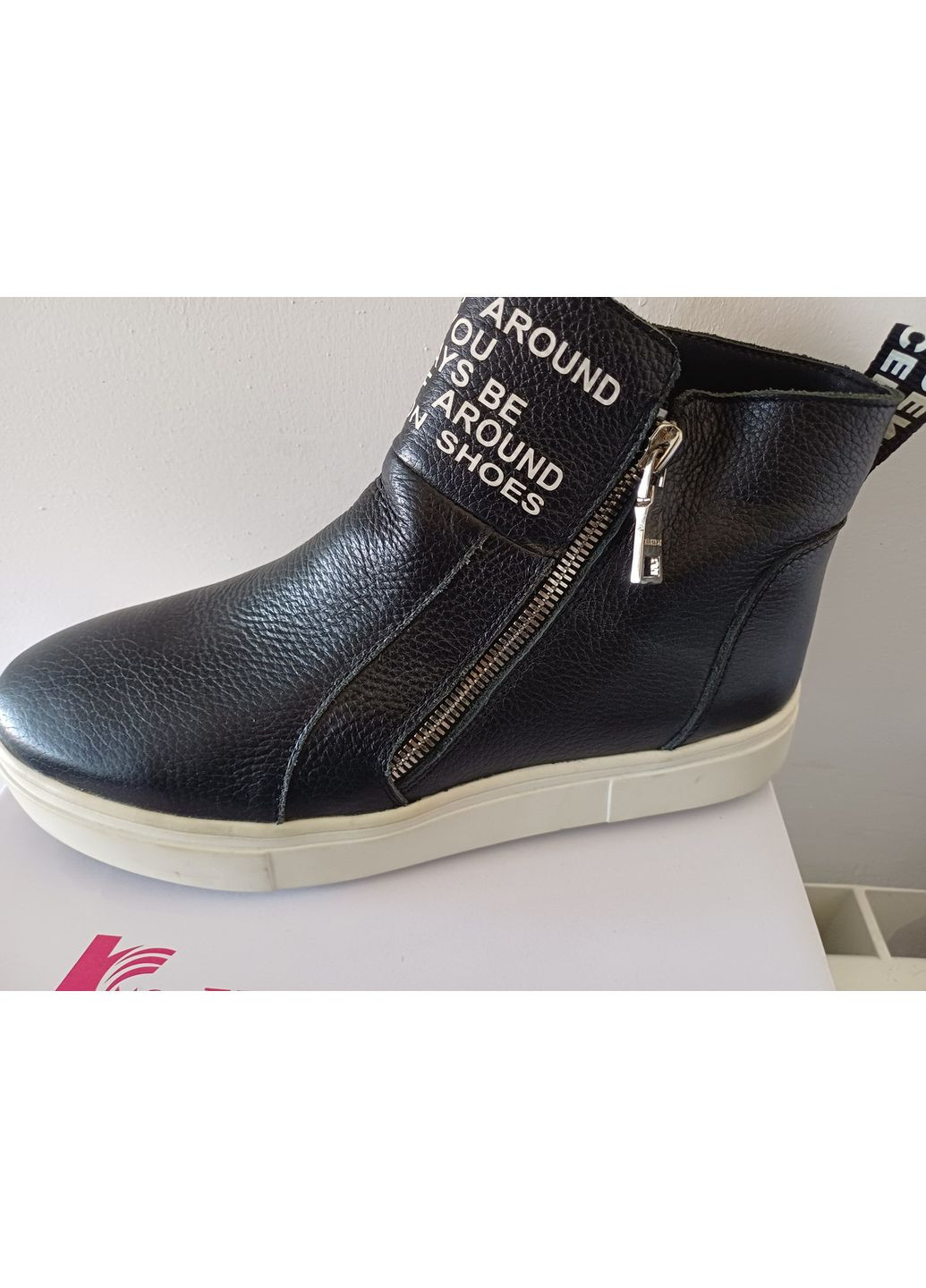 Чорні шкіряні жіночі черевики натуральна шкіра флотар на білій підошві No Brand чорні (366704558)