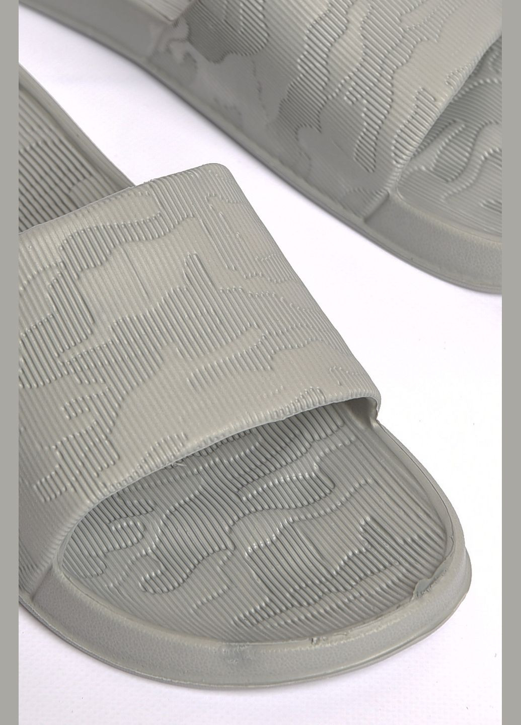 Шльопанці чоловічі піна світло-сірого кольору Let's Shop (301196746)