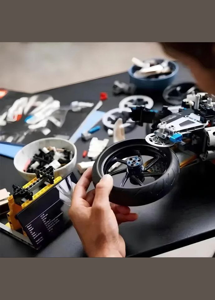 Конструктор мотоцикла BMW M 1000 RR на 1920 деталей в масштабі 1:5 No Brand (331288688)