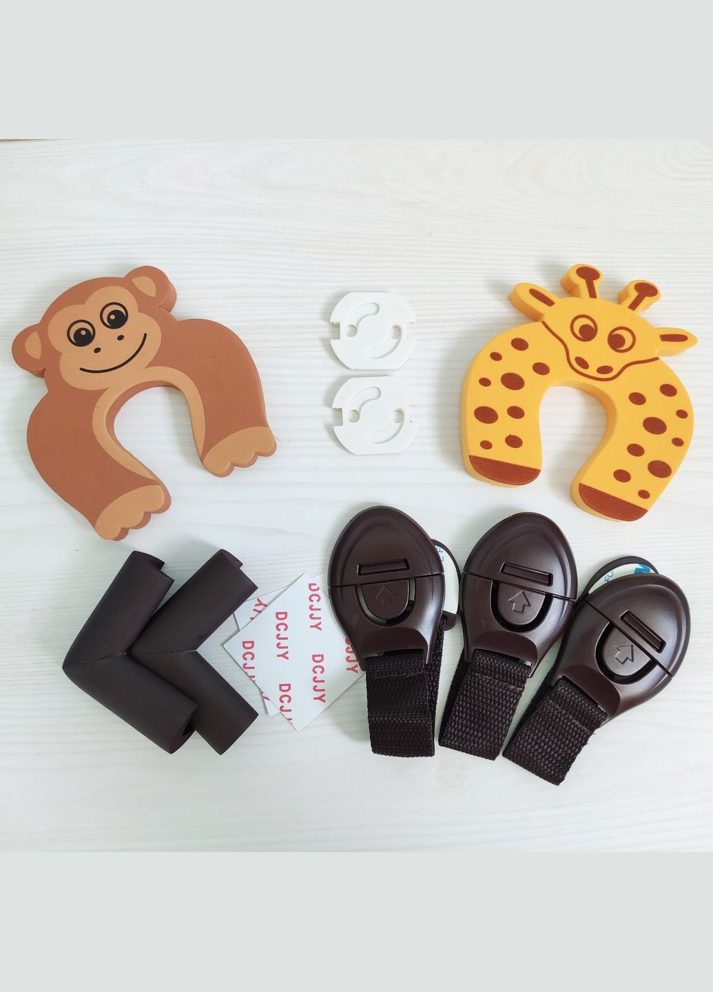 Набір дитячого захисту захист на меблі та розетки 9 предметів LELUNO (312000287)