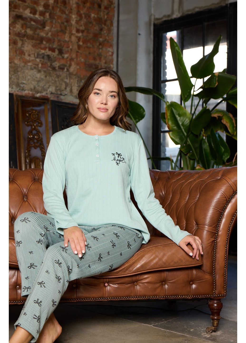 Зеленая всесезон пижама женская теплая из утепленного интерлока «mint bows» лонгслив + брюки Leyla