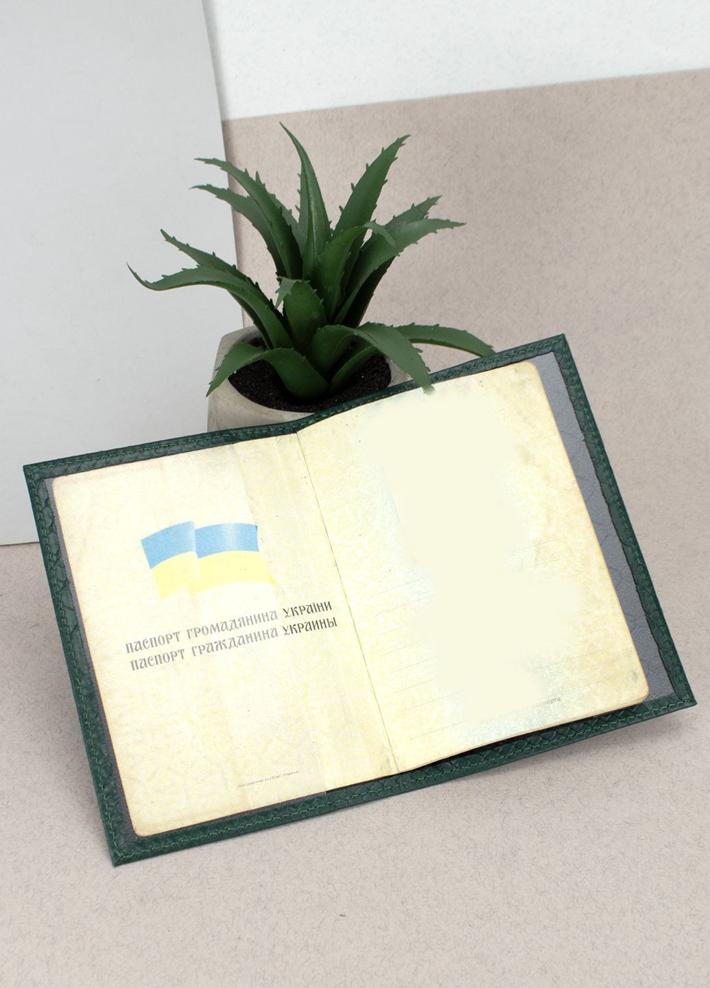 Подарунковий жіночий набір №87: обкладинка на паспорт + ключниця (зелений пітон) HandyCover (282719647)