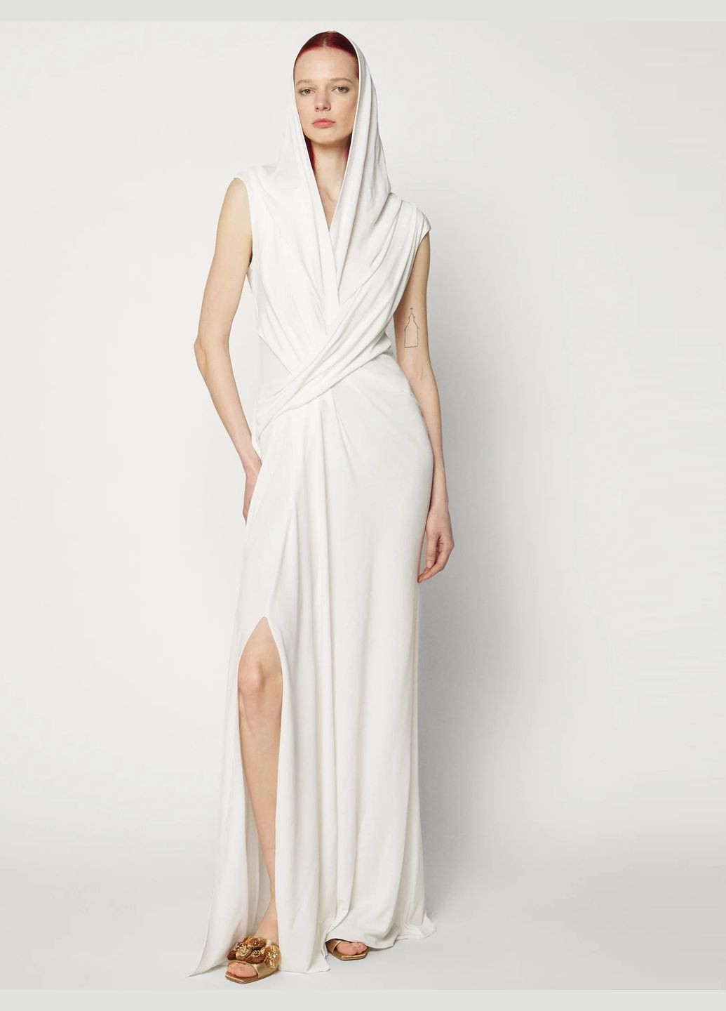 Белое платье Alberta Ferretti