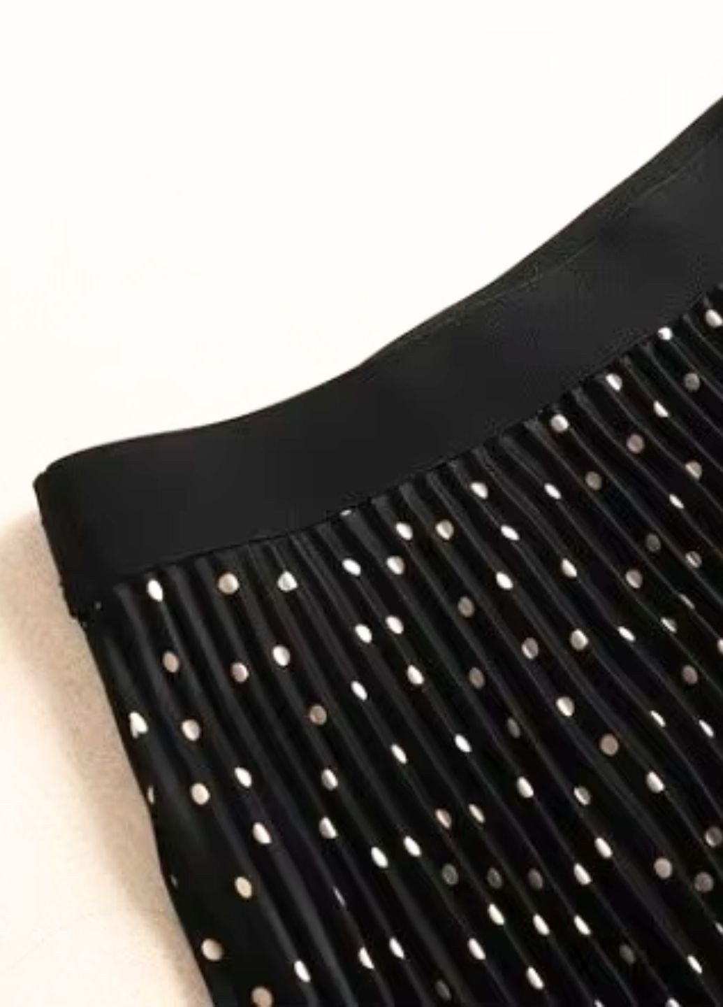 Спідниця жіноча міді пліссе на резинці в білий горошок No Brand (330034212)