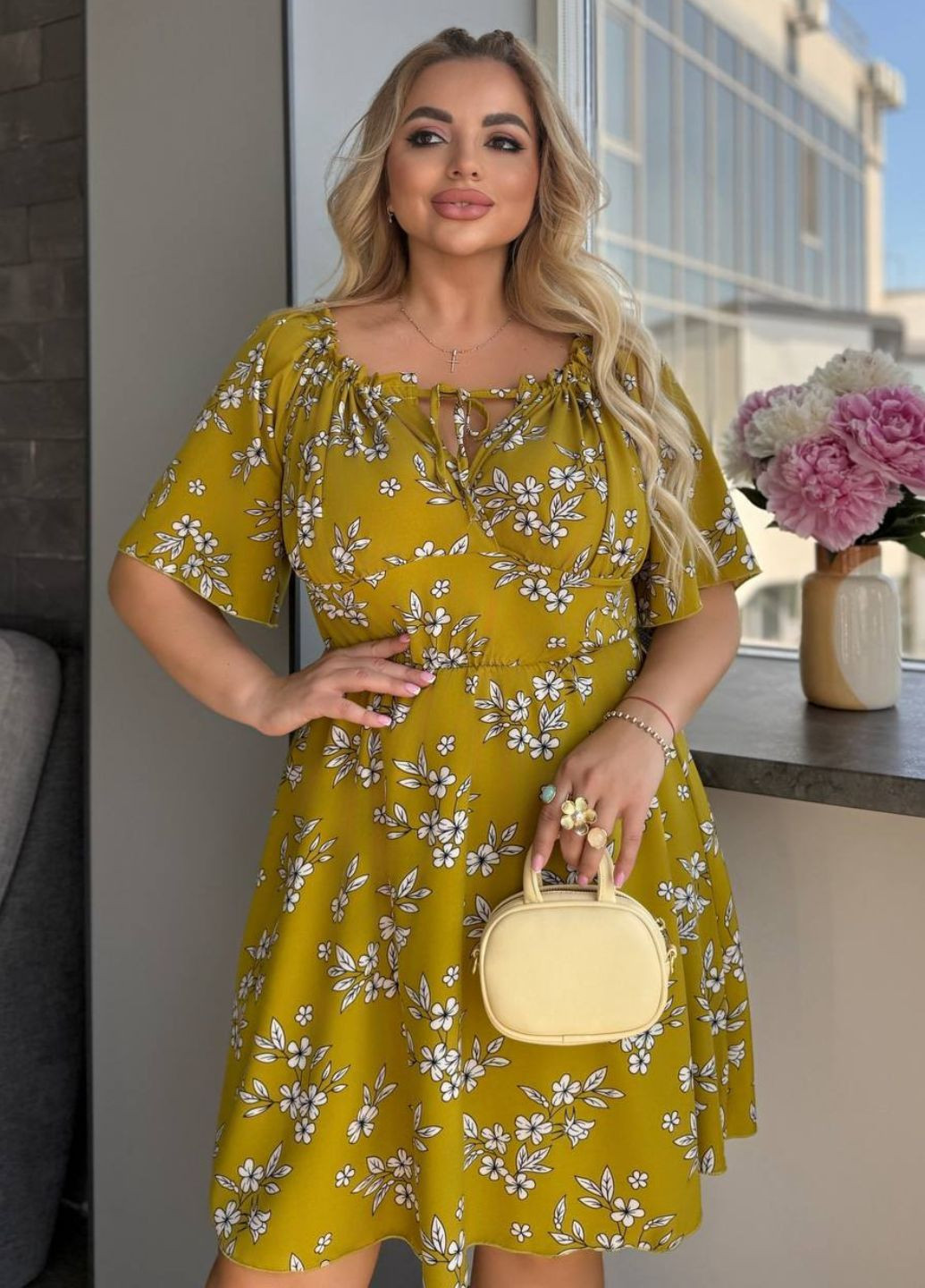 Горчичное повседневный изысканное легкое летнее платье меди с короткими рукавами и запахом на груди Україна однотонное