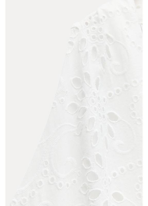 Белое платье с прорезной вышивкой из коллекции zw Zara