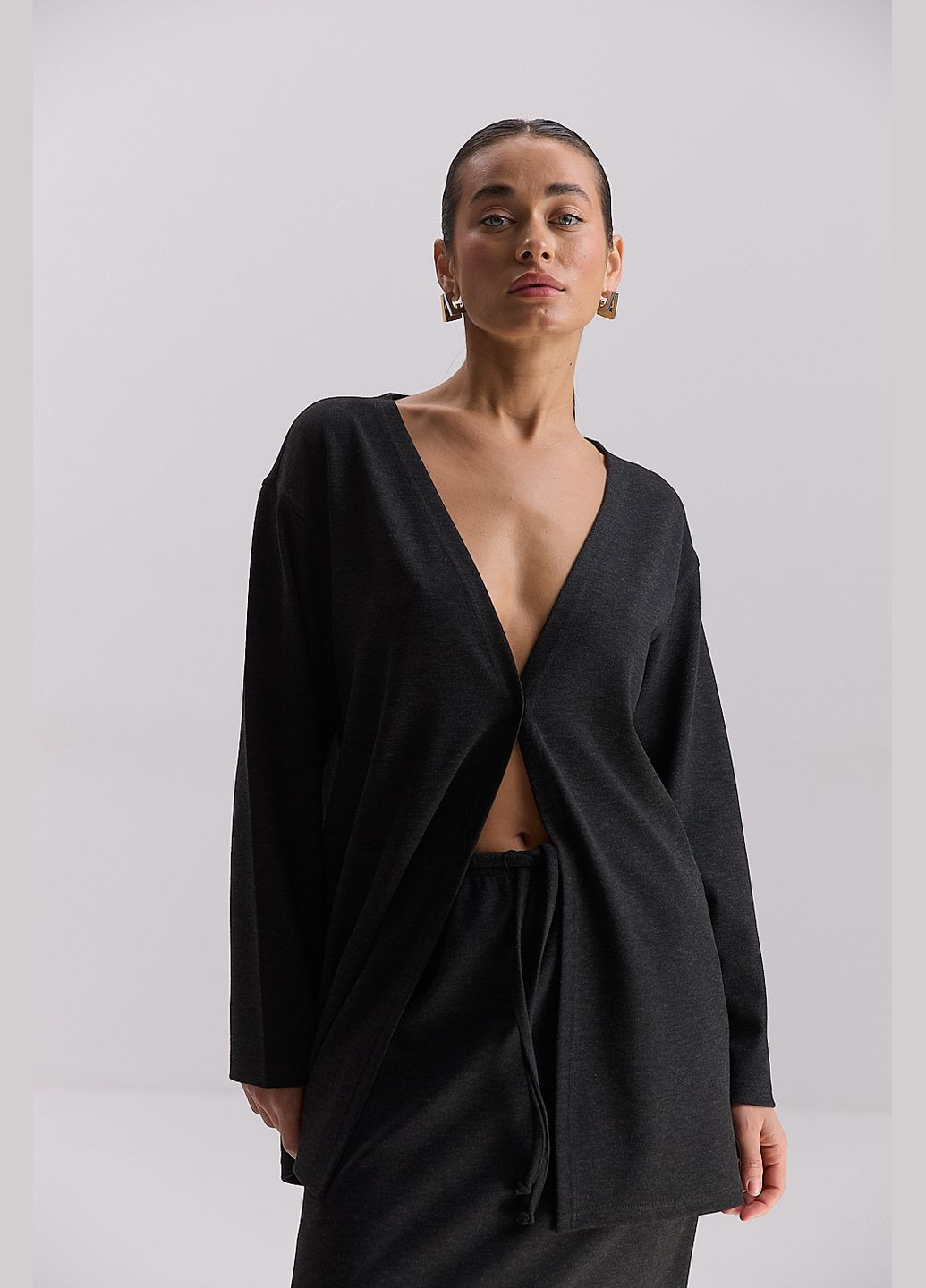 Жіночий трикотажний костюм зі спідницею і кардиганом графітовий Arjen (324392987)